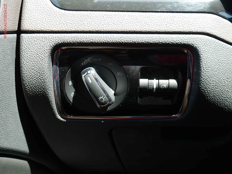 Škoda Superb (2015) 2.0TDi, Navi, bixen - fotka 22 z 26