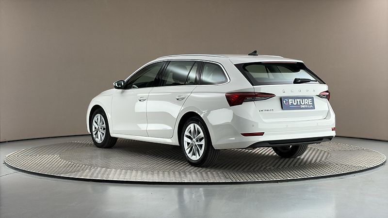 Škoda Octavia 2.0 TDI DSG Style Combi - fotka 2 z 23