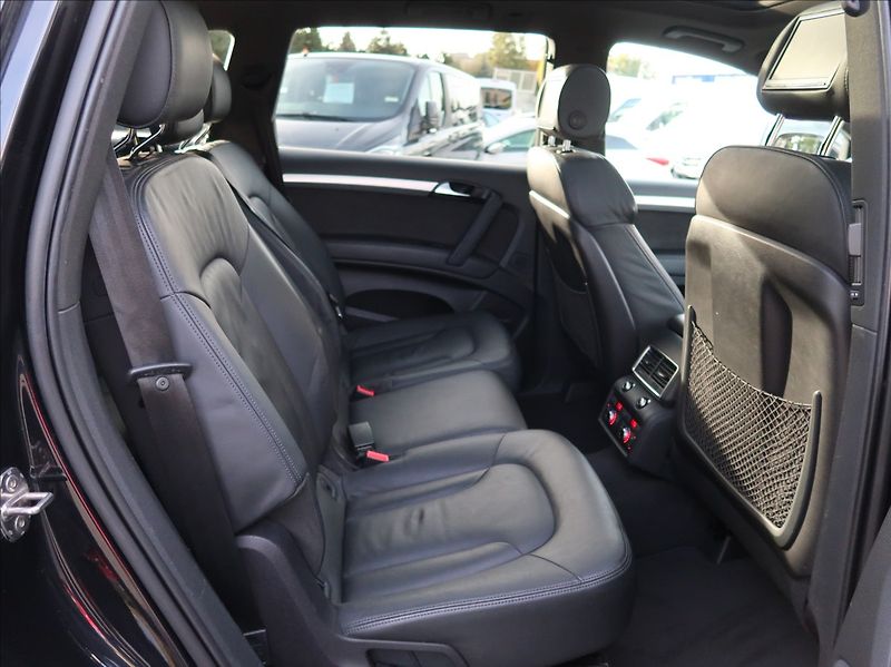 Audi Q7 3,0 TDi,176kW,NovéČR,7míst - fotka 23 z 31