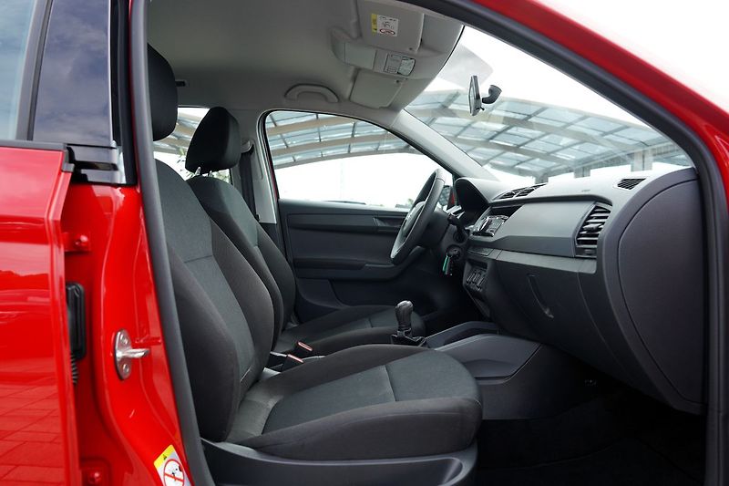 Škoda Fabia 1.0 MPI  75 PS/10.400 km !!!! - fotka 25 z 33