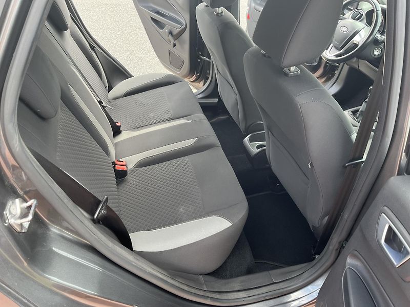 Ford Fiesta 1.25 i ČR - fotka 14 z 31
