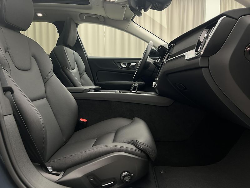 Volvo V60 B4 DARK PLUS AUT - fotka 19 z 45