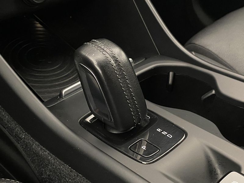 Volvo XC40 T5 AWD MOMENTUM AUT - fotka 28 z 45