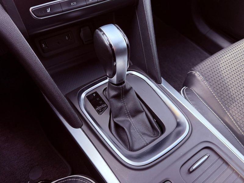 Renault Mégane 1.3 TCe EDC, Bose, Navi, TOP - fotka 21 z 28