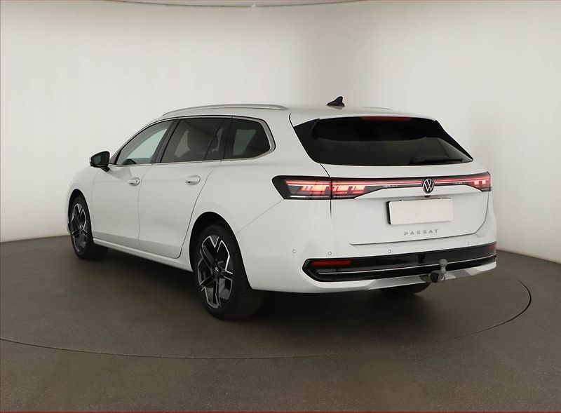 Volkswagen Passat (2025) 2.0 TDI - fotka 4 z 31