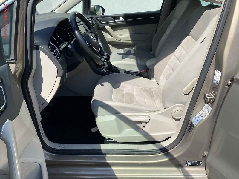 Volkswagen Golf Sportsvan (2014) 2.0 TDi, Highline, bixen - fotka 9 z 16