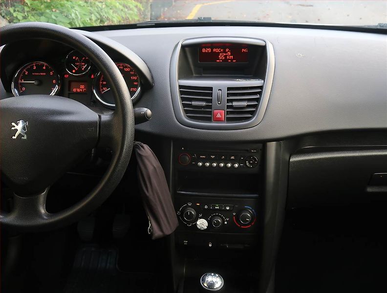 Peugeot 207 (2011) 1.4, po STK, dobrý stav - fotka 12 z 15