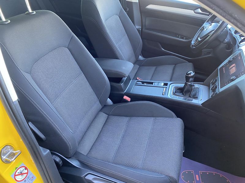 Volkswagen Passat (2019) 2,0 TDi Comfortline  - fotka 20 z 49