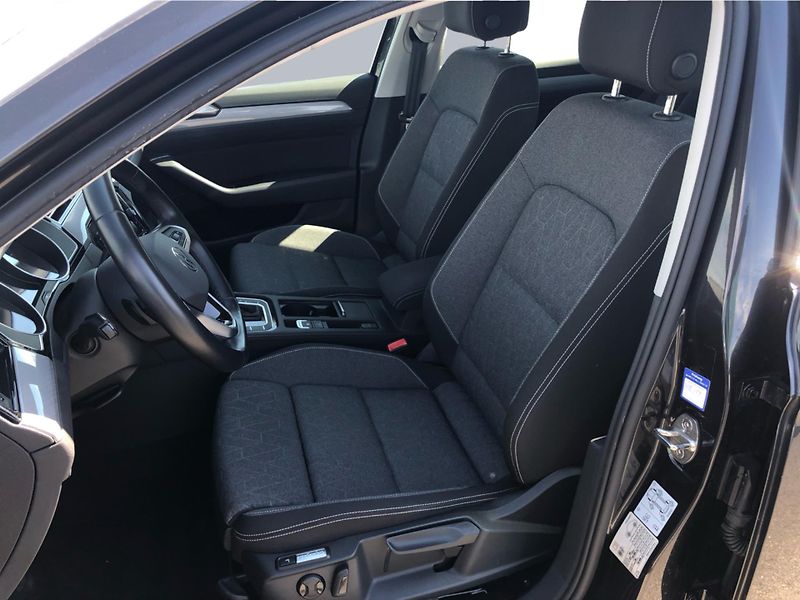 Volkswagen Passat Business 2.0 TDI 110kW DSG Var - fotka 11 z 28