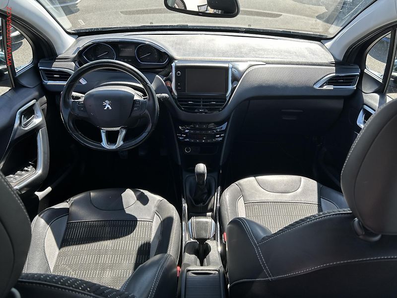 Peugeot 2008 (2016) 1.2PT, Allure - fotka 8 z 16