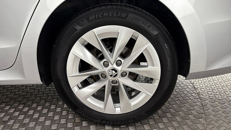 Škoda Octavia 2.0 TDI DSG Style - fotka 19 z 28