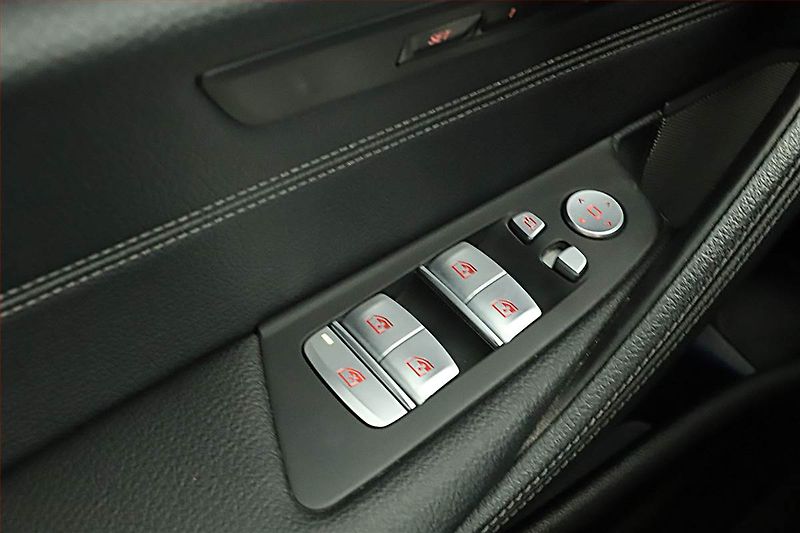 BMW Řada 5 (2021) M Sport 530d xDrive - fotka 19 z 21