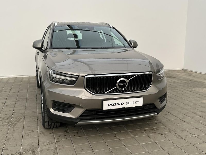Volvo XC40 2.0  B4 Momentum Pro - fotka 3 z 31