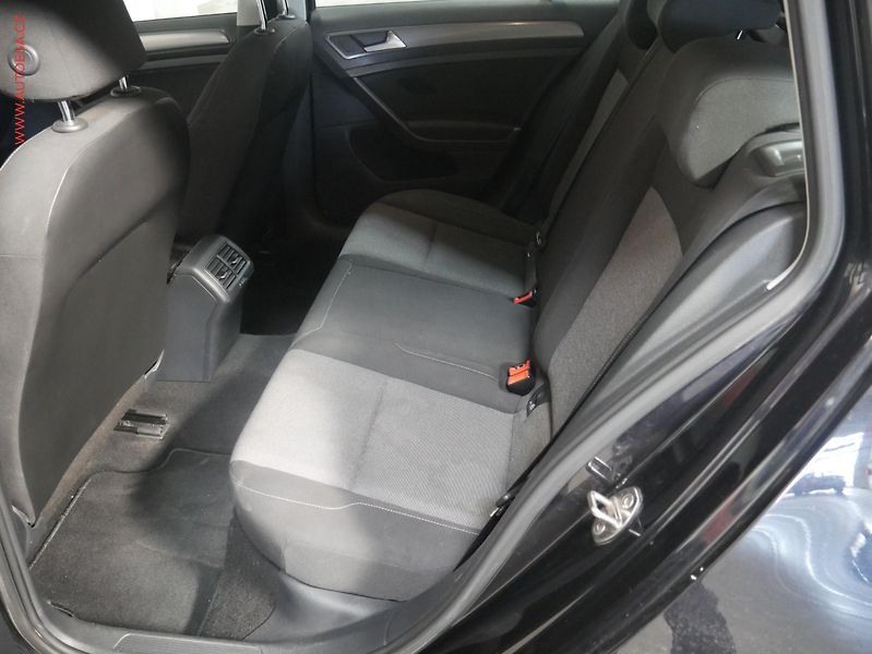 Volkswagen Golf (2015) 1.6TDi, AC, výhřev sed - fotka 10 z 19