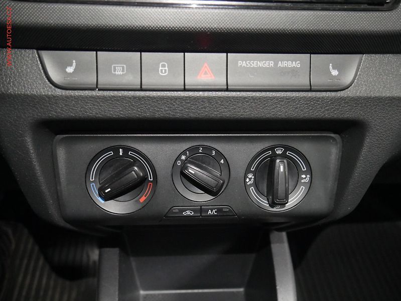 Škoda Fabia (2022) 1.0 TSi, ČR, Ambition, zámek - fotka 18 z 19