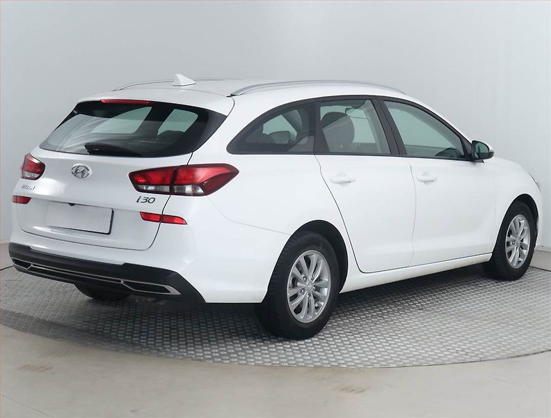 Hyundai i30 (2022) 1.0 T-GDI, ČR,1.maj - fotka 5 z 17
