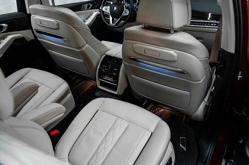 BMW X7 40i - fotka 25 z 27