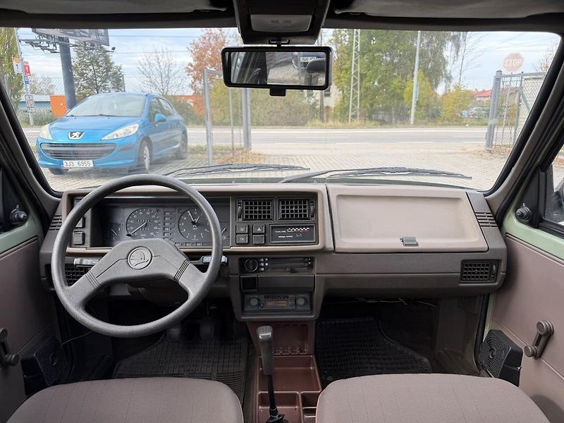 Škoda Favorit 1.3 46 kW 136 L - fotka 8 z 16