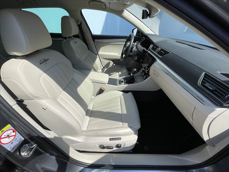 Škoda Superb 2,0 TSI 4x4 Combi L&K WEBA - fotka 18 z 24