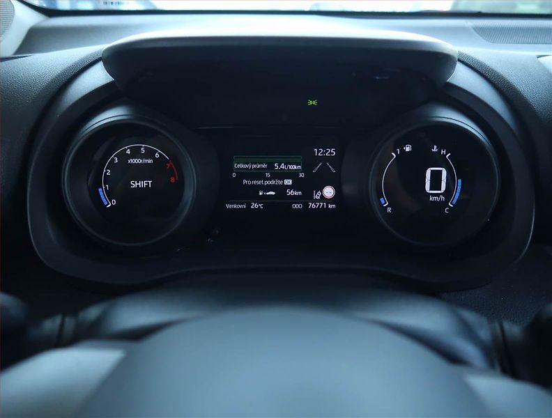 Toyota Yaris (2022) 1.5 VVT-i, ČR,1.maj, Tempomat - fotka 11 z 17
