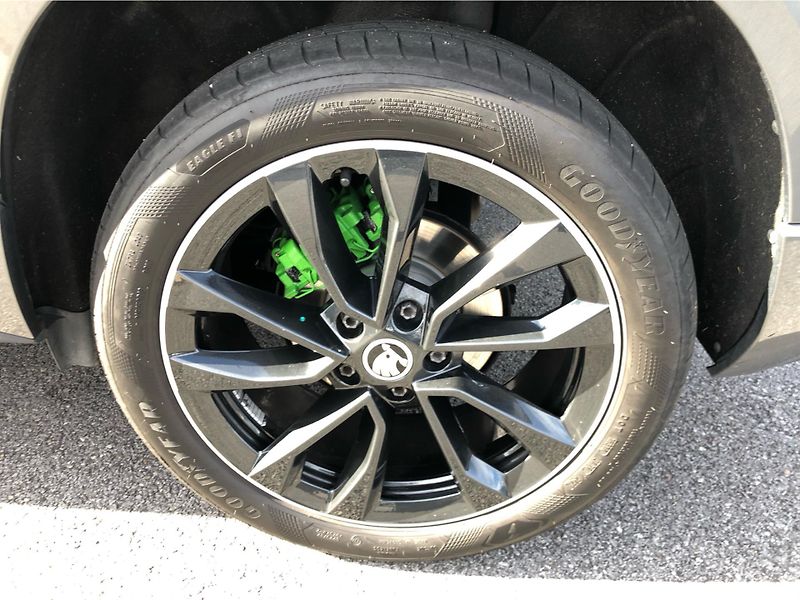 Škoda Karoq Sportline 1.5 TSI DSG - fotka 14 z 30