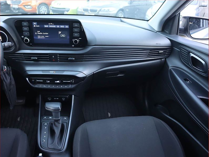 Hyundai i20 (2023) Family 1.0 T-GDI, Automat - fotka 8 z 20
