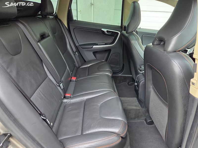 Volvo XC60 (2011) 2.0D 120Kw Manuál - fotka 16 z 29