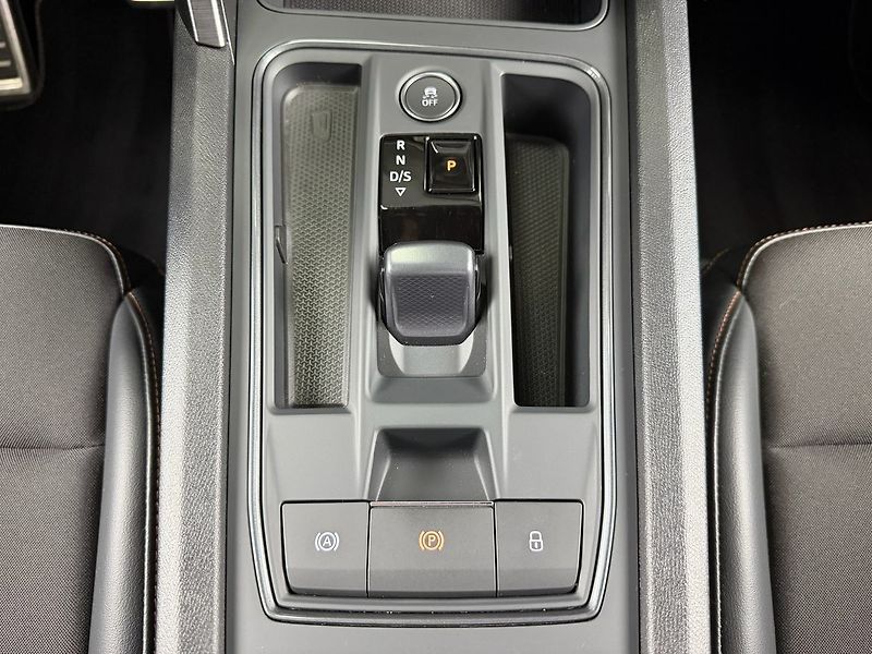 Cupra Leon 2.0 TSI 228KW DSG 4WD, LED, AC - fotka 31 z 37