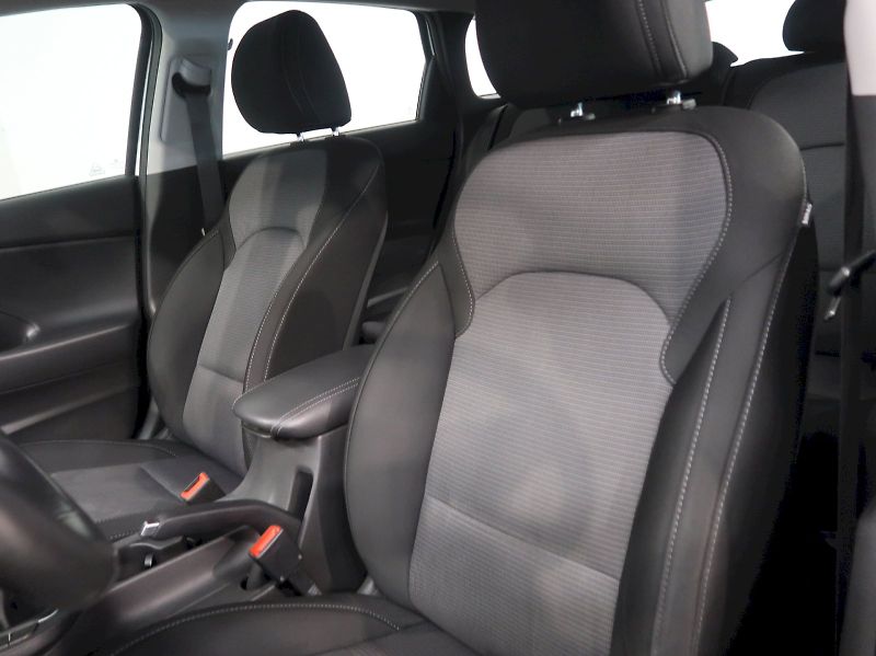 Hyundai i30 (2018) 1.6CRDI 85kW - fotka 14 z 29