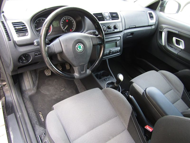 Škoda Fabia (2008) 1.4 16V  63kW  SPORT - fotka 13 z 38