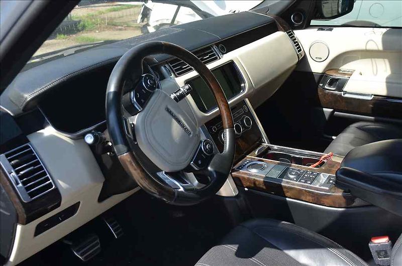 Land Rover Range Rover (2016) 5,0V8 AWD - fotka 13 z 22