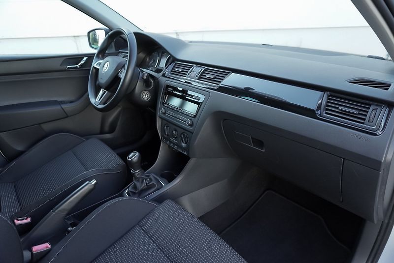 Škoda Rapid 1.2 TSi 77kW STYLE PLUS - fotka 16 z 29