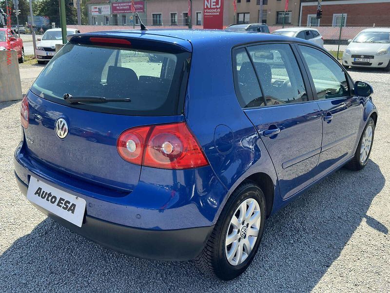 Volkswagen Golf (2005) 1.4i, AC, výhřev sed - fotka 4 z 15