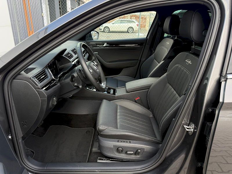 Škoda Superb (2022) 2.0 TSI 206 kW DSG 4x4 L&K - fotka 15 z 29