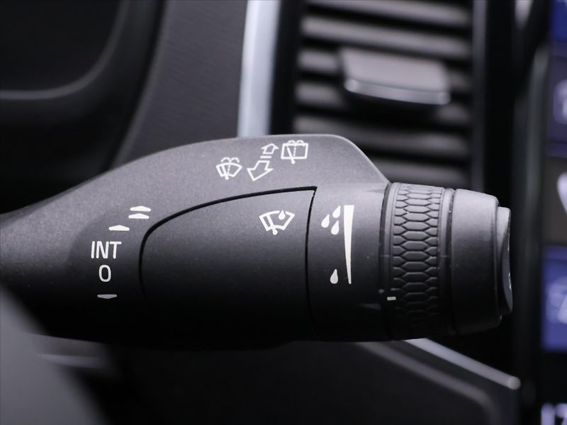 Volvo XC90 2,0 D5 Aut. AWD CZ R-Design - fotka 19 z 36