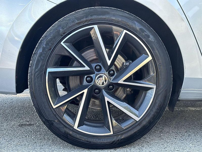 Škoda Superb (2023) Combi 2.0 TDI DSG Sportline - fotka 32 z 36