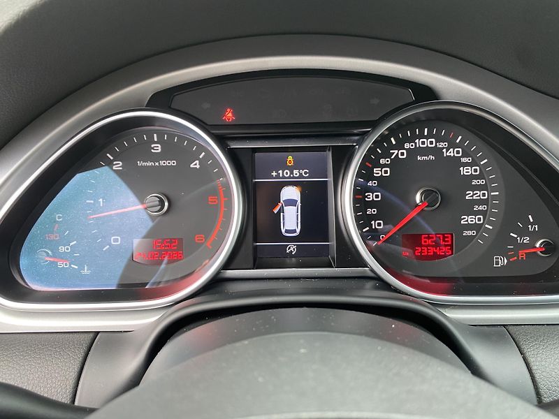 Audi Q7 3.0TDi 4x4 240PS FL 8Q SLINE!! - fotka 149 z 156