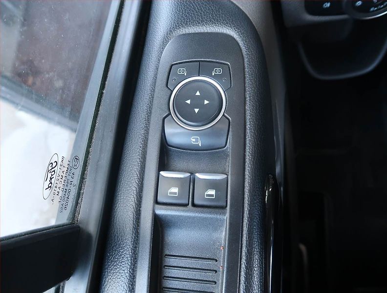 Ford Tourneo Custom (2022) Titanium 2.0 EcoBlue mHEV, ČR - fotka 15 z 15