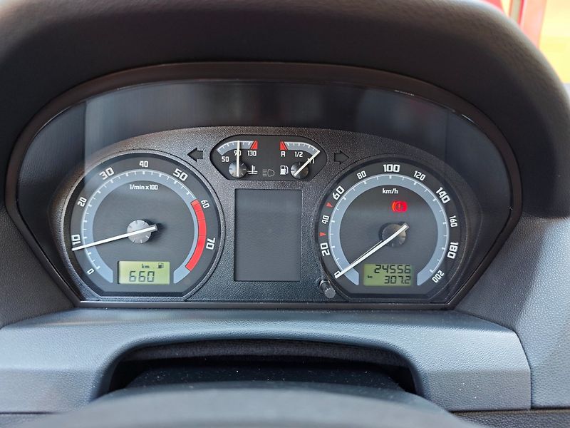 Škoda Fabia (2005) 1.4 16V Classic Klima 24.500km - fotka 18 z 40