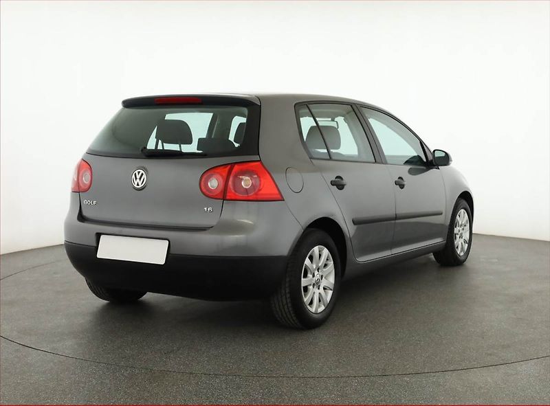 Volkswagen Golf (2005) 1.6, nová STK, jezdí skvěle - fotka 5 z 12