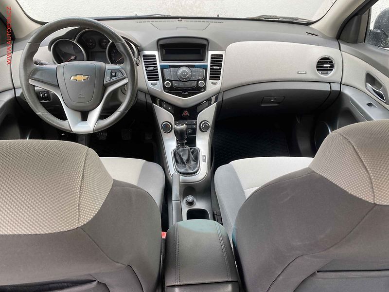 Chevrolet Cruze (2010) 1.6i, ČR, Klima - fotka 8 z 15