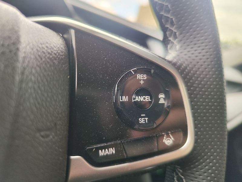 Honda Civic 1.5 i-VTEC/134kW Executive - fotka 28 z 38