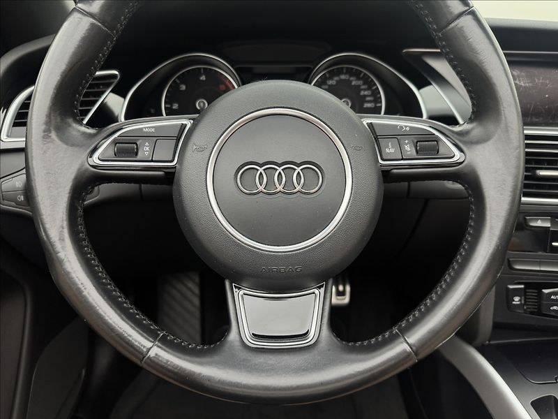 Audi A5 2,0 140kW S-LINE 4X4 VÝHŘEV TZ - fotka 14 z 50