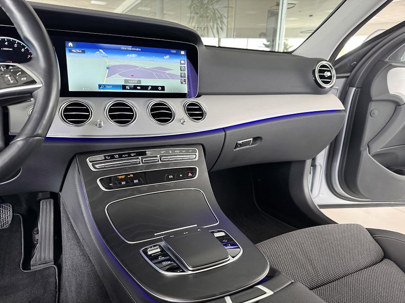 Mercedes-Benz Třídy E 300e 235kW*Webasto*Tažné*DPH - fotka 20 z 41
