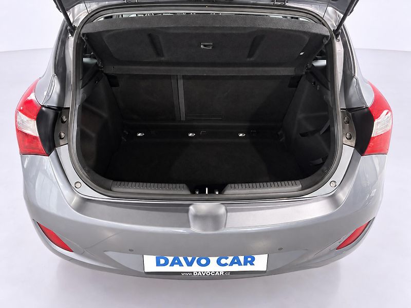 Hyundai i30 1,4 CVVT 73KW NAVI ORIG. ALU - fotka 13 z 27