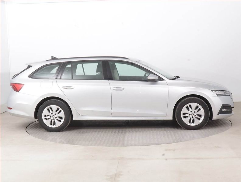 Škoda Octavia (2023) Ambition 2.0 TDI, ČR,1.maj - fotka 6 z 14