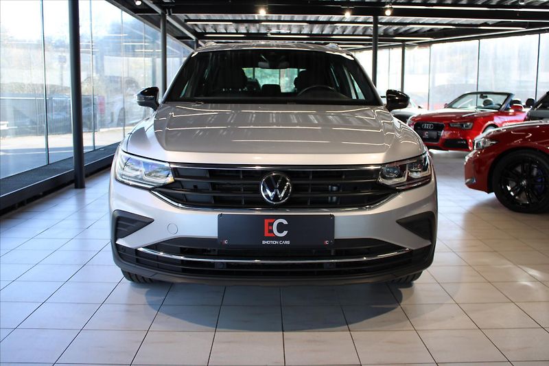 Volkswagen Tiguan TDi DSG 4MOTION IQ.Light/ACC/T - fotka 2 z 33