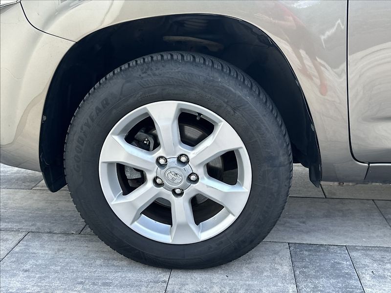 Toyota RAV4 2,0 158PS  Life A/T 4x4 - fotka 43 z 51