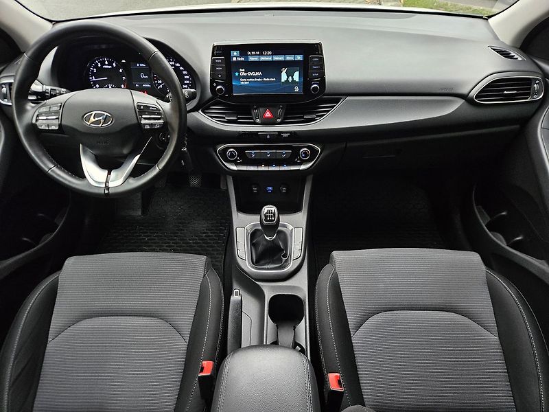 Hyundai i30 1,5i, Comfort 16, 1.majitel - fotka 13 z 32