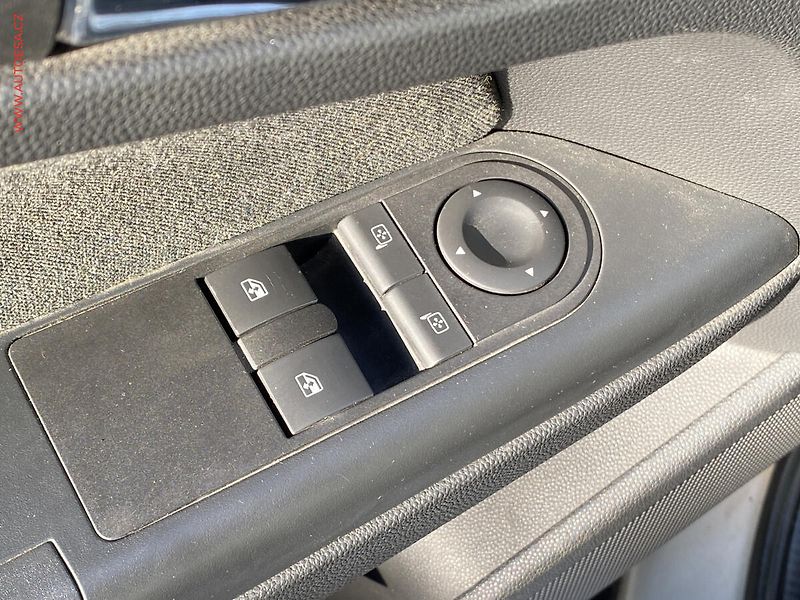 Opel Astra (2005) 1.6i, ČR, AC, tažné - fotka 11 z 14